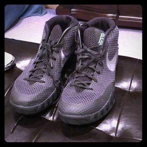 Kyrie 1 basketball shoe